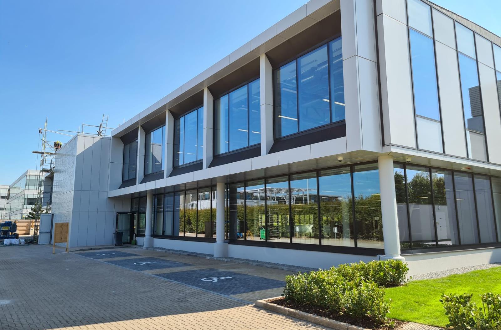 STOCKLEY PARK — Office campus facade installation and preparation works.